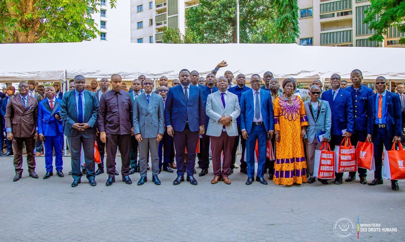 Droits humains : Samuel Mbemba Kabuya clôture la retraite de renforcement des capacités des responsables provinciaux et leur dote des kits et matériels 